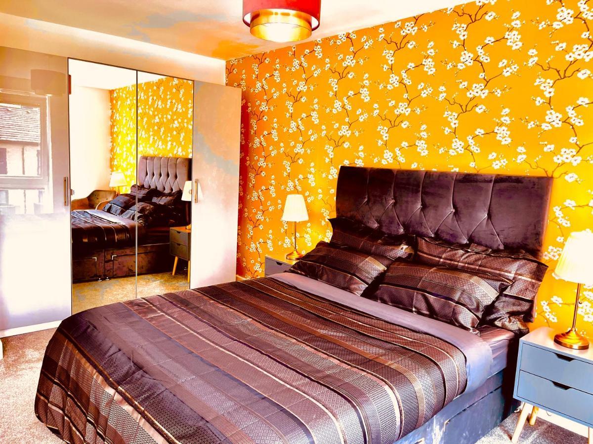 Apartamento Modern Townhouse, Sleeps 4 With Parking Wakefield Exterior foto