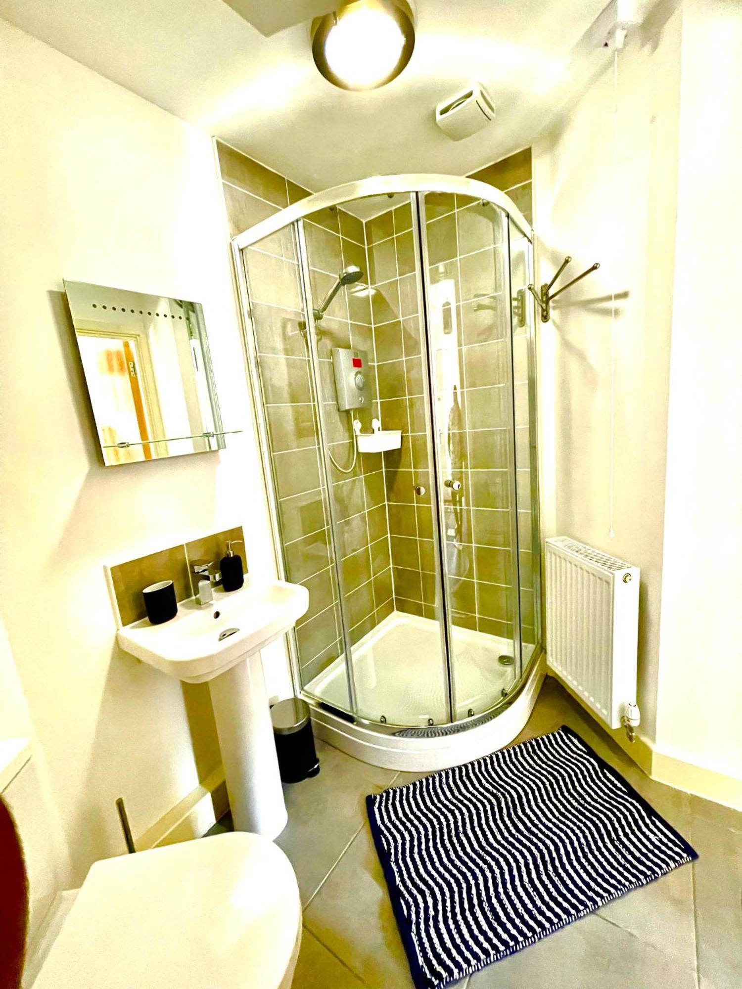 Apartamento Modern Townhouse, Sleeps 4 With Parking Wakefield Exterior foto